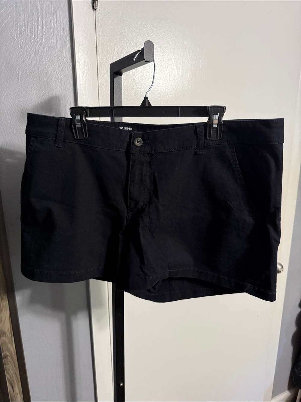 a.n.a women’s Black Mid-Rise Twill Short 3.5” Inseam Shorts
